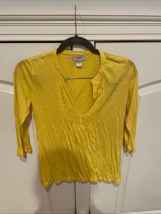 LOFT Tops - LOFT Yellow V-Neck Pintuck 3/4 Sleeve Top